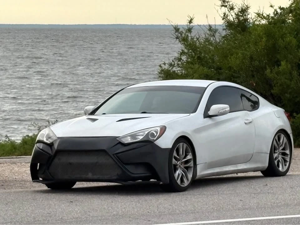 2015 Hyundai Genesis Coupe - Image 2 of 12