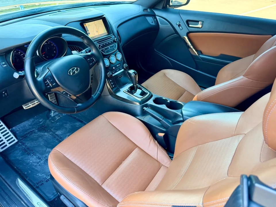 2015 Hyundai Genesis Coupe - Image 16 of 20