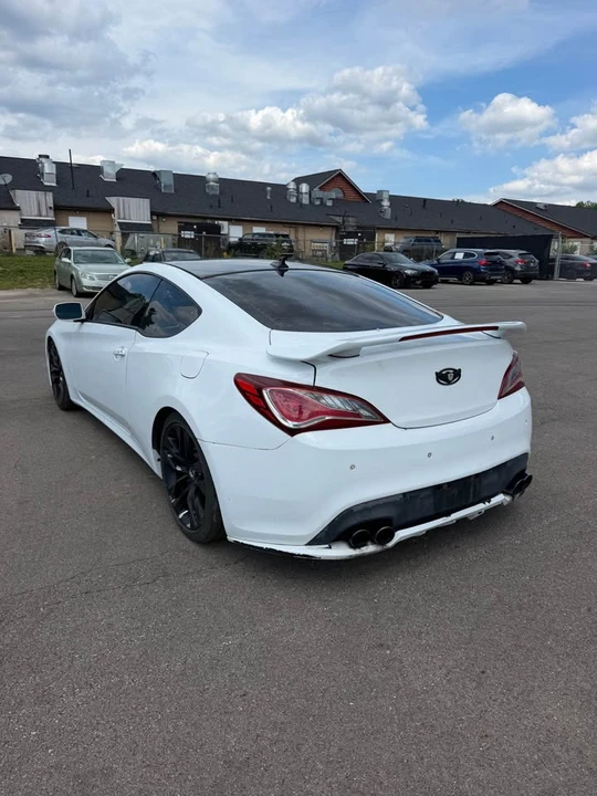 2015 Hyundai Genesis Coupe - Image 4 of 8