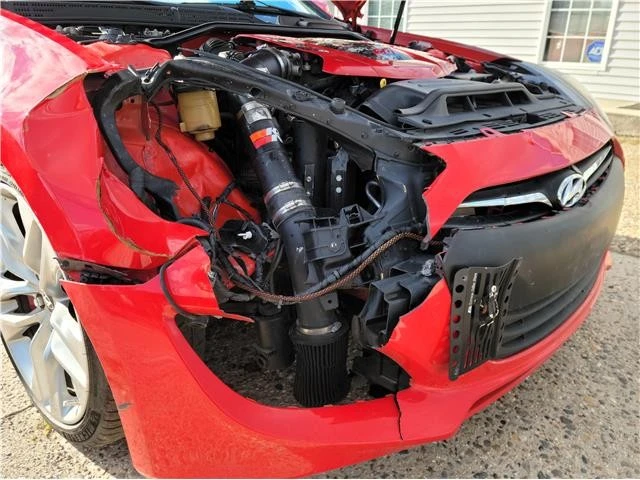 2015 Hyundai Genesis Coupe - Image 24 of 31