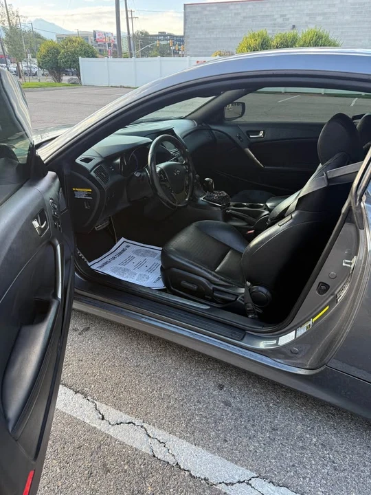 2015 Hyundai Genesis Coupe - Image 10 of 11