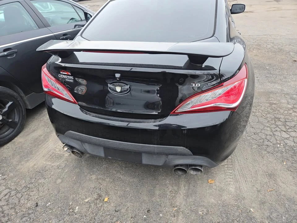 2015 Hyundai Genesis Coupe - Image 2 of 3