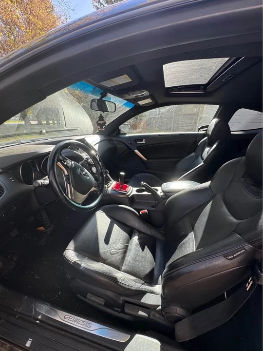 2015 Hyundai Genesis Coupe - Image 9 of 10