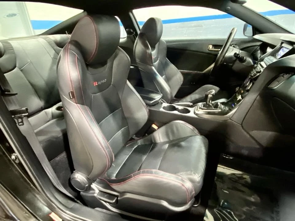 2015 Hyundai Genesis Coupe - Image 18 of 20