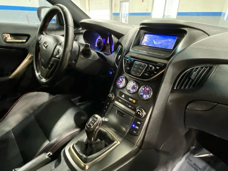 2015 Hyundai Genesis Coupe - Image 15 of 20
