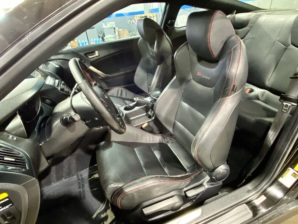 2015 Hyundai Genesis Coupe - Image 19 of 20