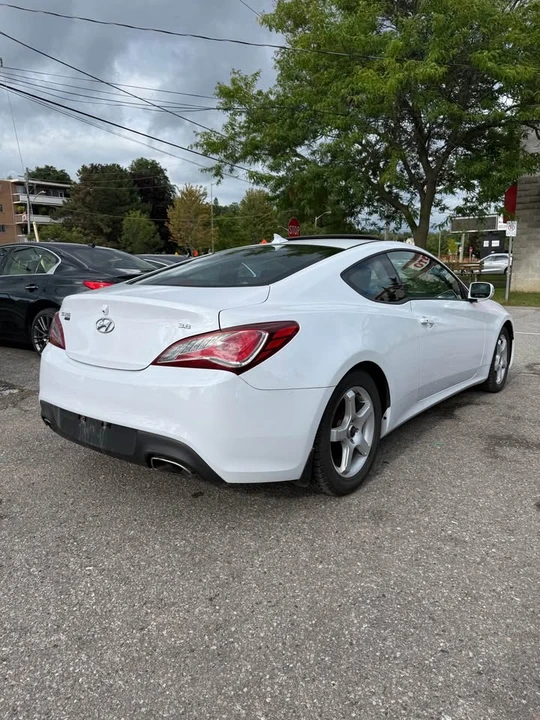 2015 Hyundai Genesis Coupe - Image 4 of 16