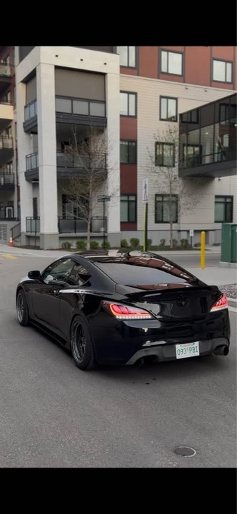 2015 Hyundai Genesis Coupe - Image 2 of 10