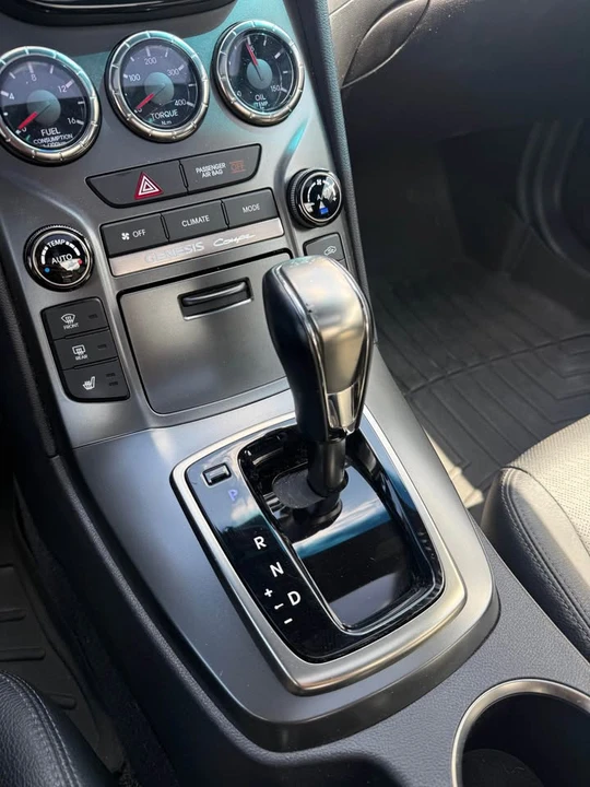 2015 Hyundai Genesis Coupe - Image 15 of 16