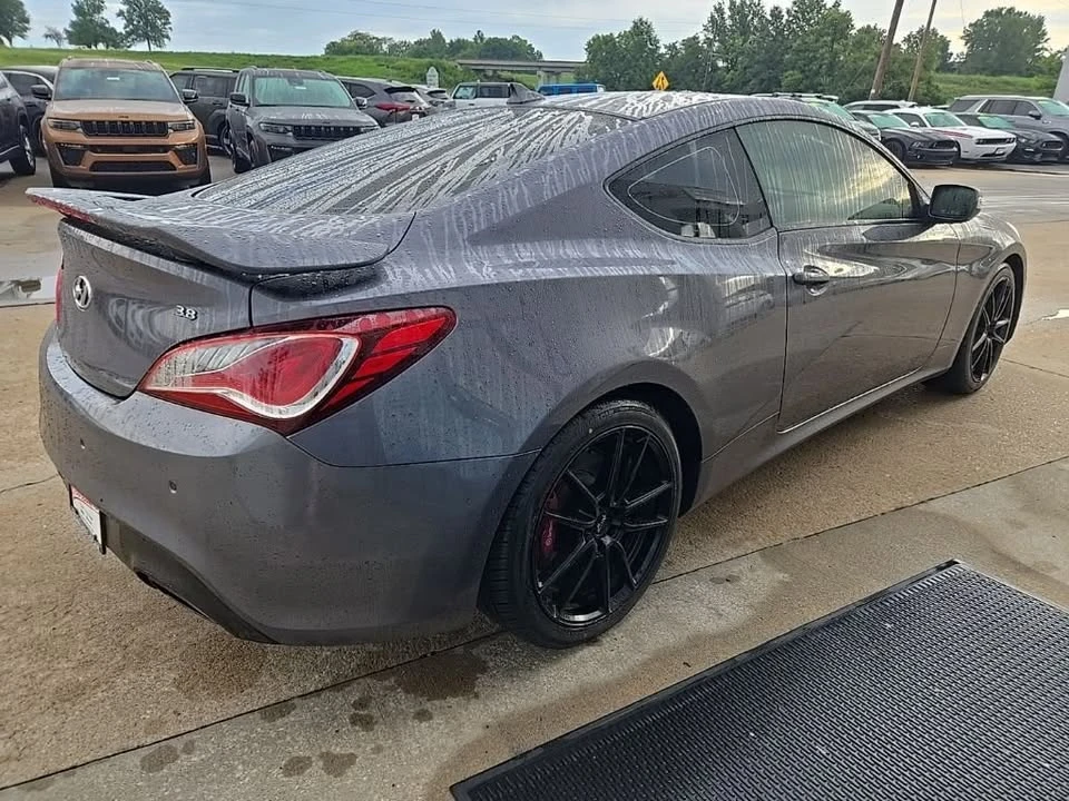 2015 Hyundai Genesis Coupe - Image 9 of 20