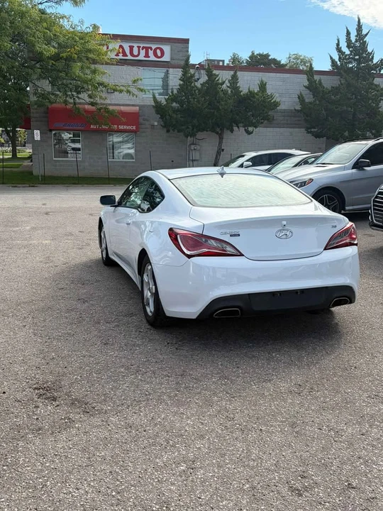 2015 Hyundai Genesis Coupe - Image 2 of 9