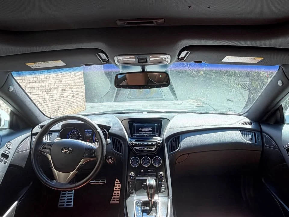 2015 Hyundai Genesis Coupe - Image 18 of 20