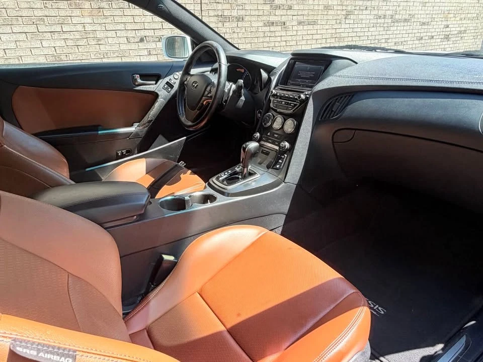 2015 Hyundai Genesis Coupe - Image 15 of 20