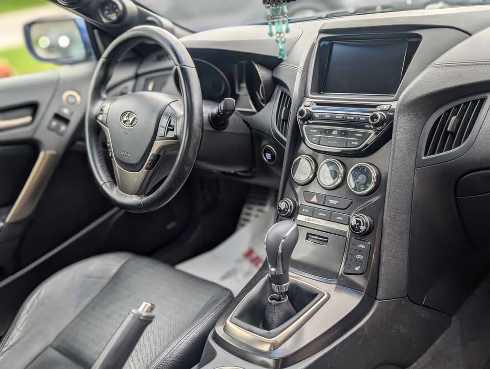 2015 Hyundai Genesis Coupe - Image 6 of 11