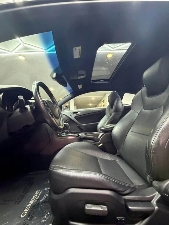 2015 Hyundai Genesis Coupe - Image 15 of 20