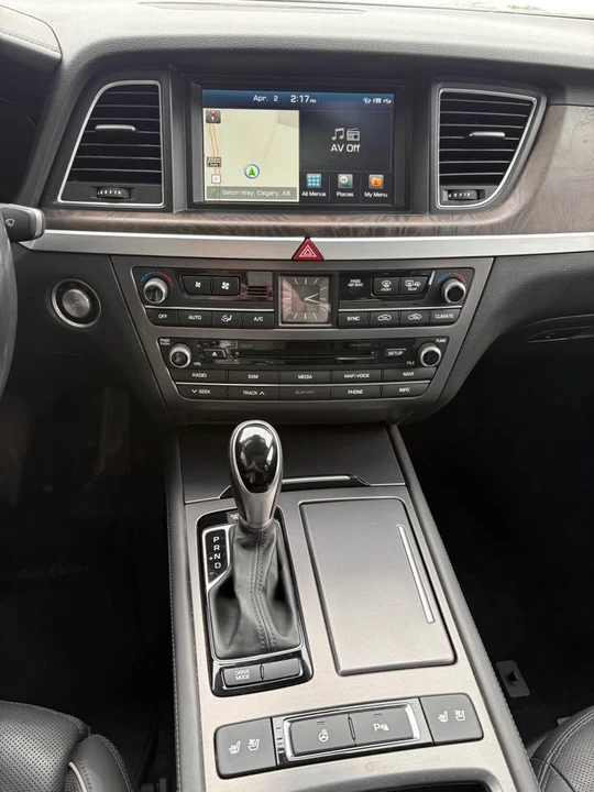 2015 Hyundai Genesis - Image 8 of 10