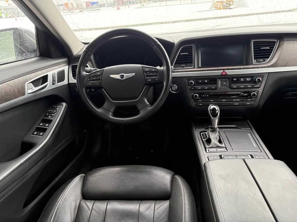 2015 Hyundai Genesis - Image 7 of 10
