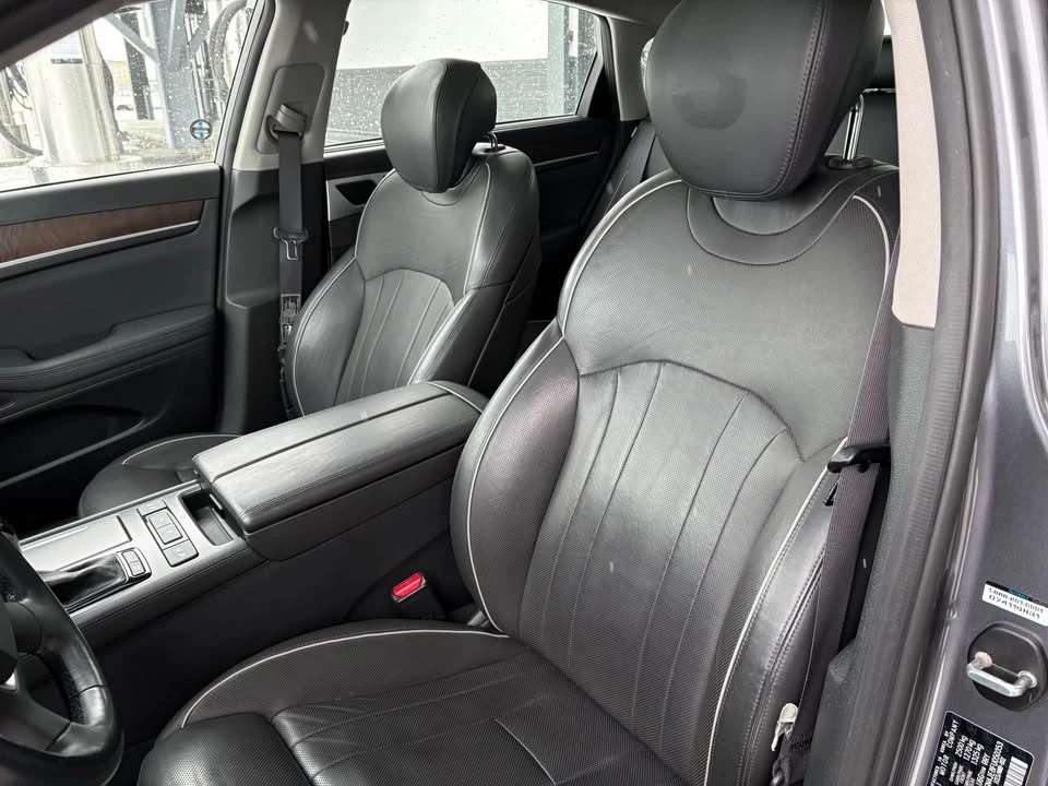 2015 Hyundai Genesis - Image 9 of 10