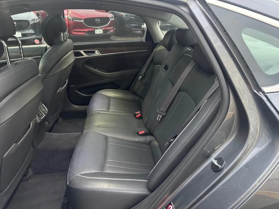 2015 Hyundai Genesis - Image 11 of 19