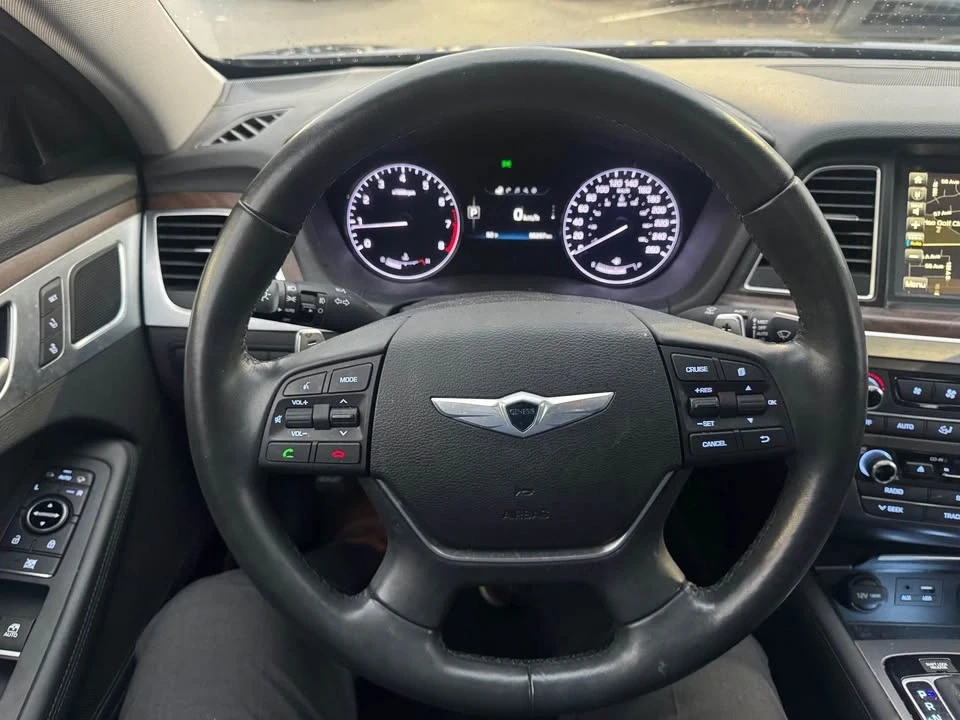 2015 Hyundai Genesis - Image 16 of 19