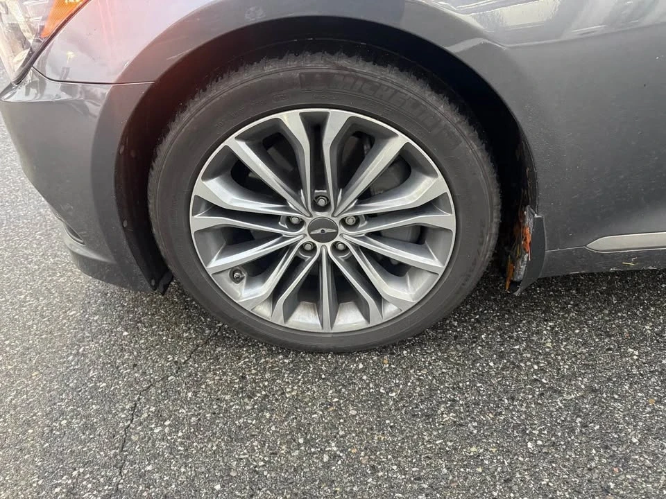 2015 Hyundai Genesis - Image 10 of 19