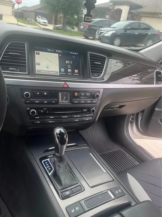 2015 Hyundai Genesis - Image 5 of 10