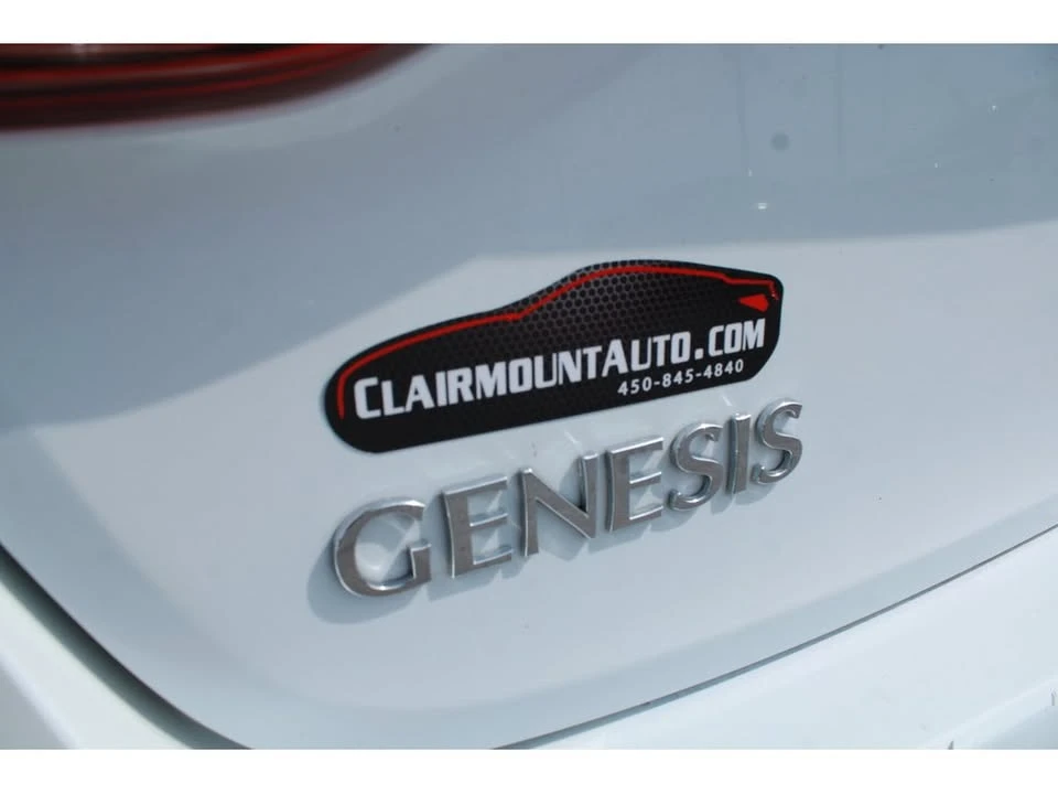 2015 Hyundai Genesis - Image 17 of 20
