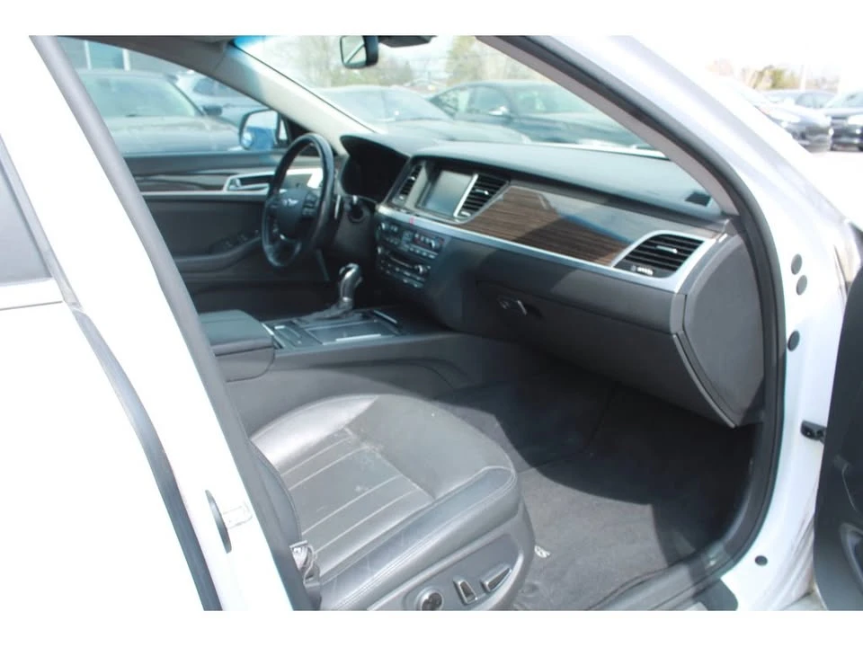 2015 Hyundai Genesis - Image 13 of 20