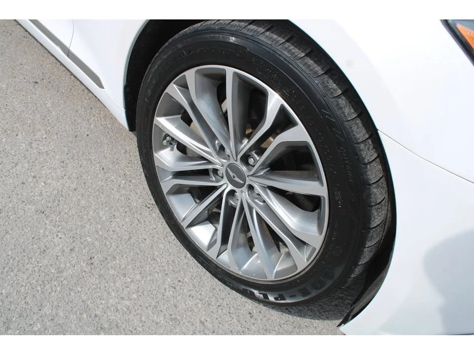 2015 Hyundai Genesis - Image 11 of 20