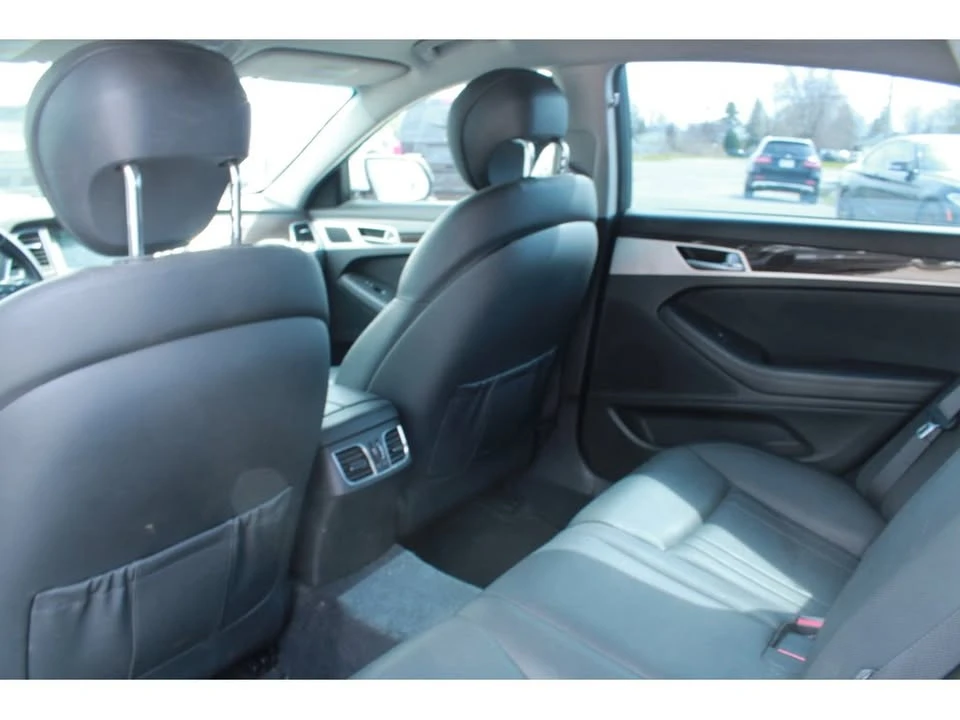 2015 Hyundai Genesis - Image 17 of 20