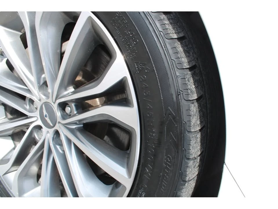 2015 Hyundai Genesis - Image 11 of 20