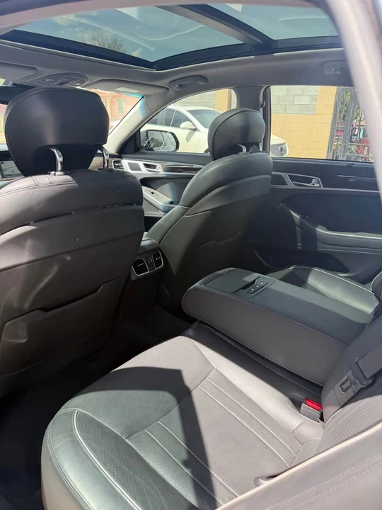 2015 Hyundai Genesis - Image 4 of 10
