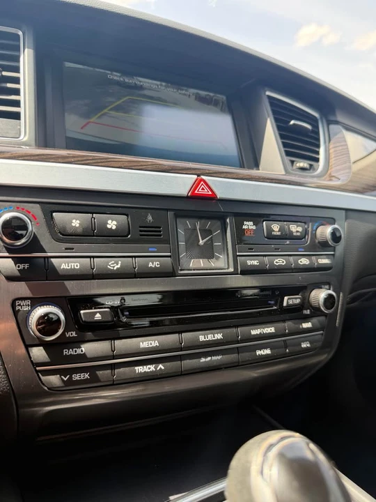 2015 Hyundai Genesis - Image 9 of 10