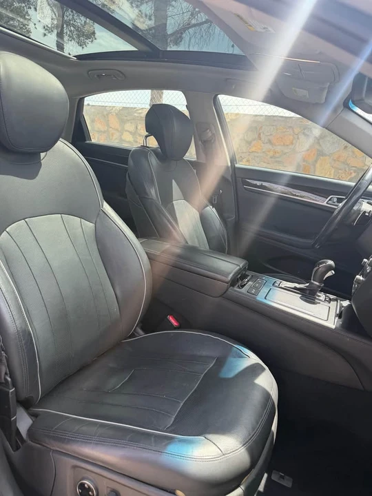 2015 Hyundai Genesis - Image 8 of 10