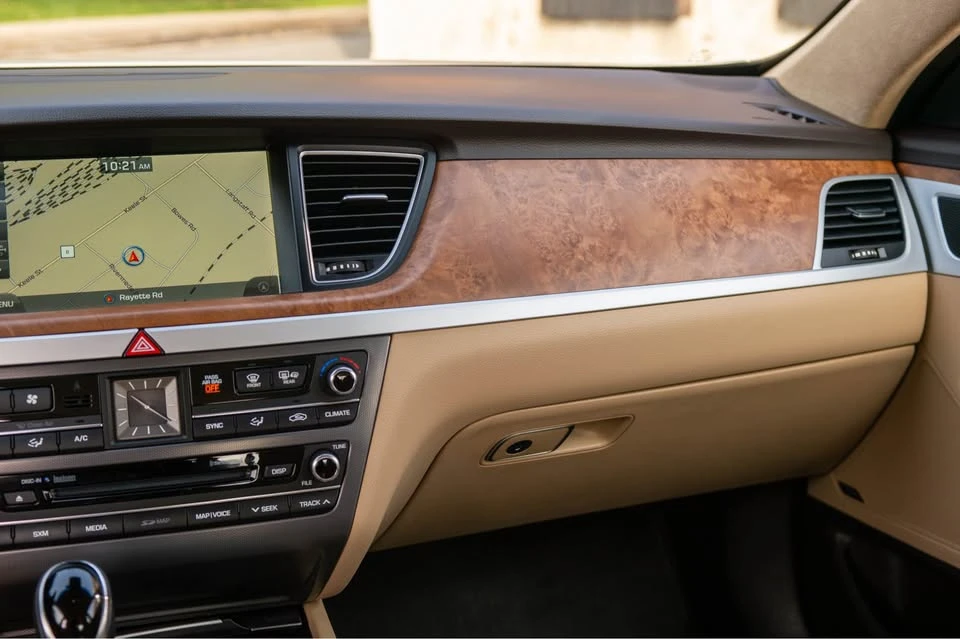 2015 Hyundai Genesis - Image 13 of 20