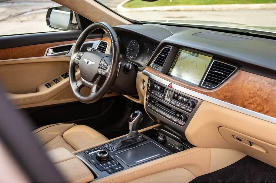 2015 Hyundai Genesis - Image 11 of 20