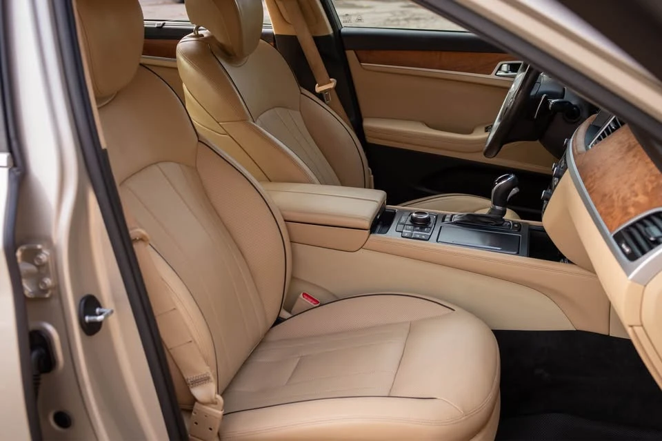 2015 Hyundai Genesis - Image 12 of 20
