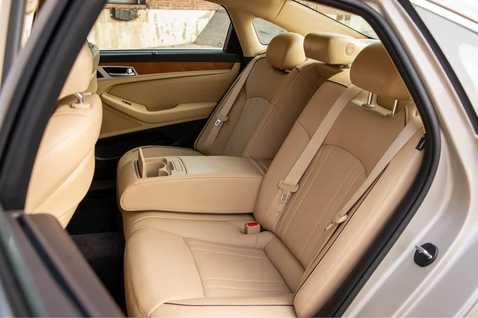 2015 Hyundai Genesis - Image 19 of 20