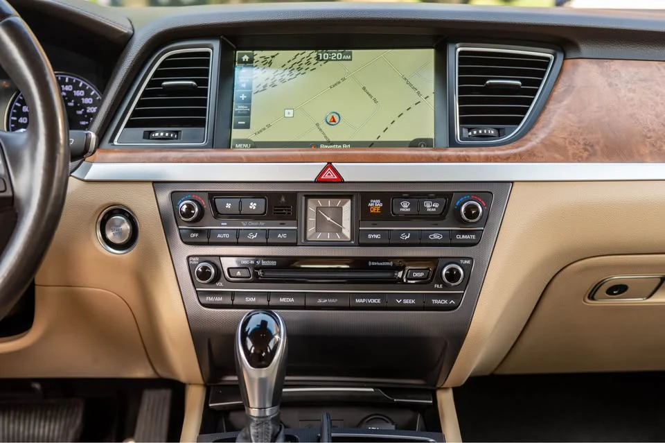 2015 Hyundai Genesis - Image 10 of 20