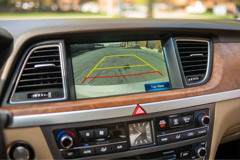 2015 Hyundai Genesis - Image 15 of 20