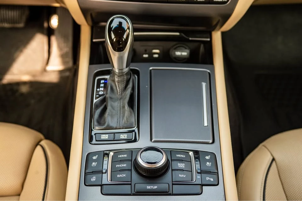 2015 Hyundai Genesis - Image 16 of 20