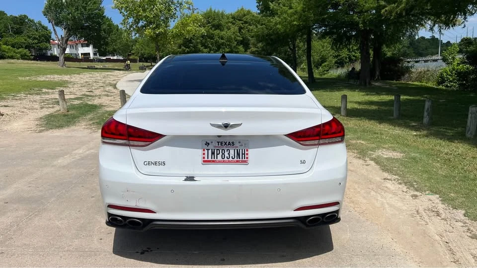 2015 Hyundai Genesis - Image 4 of 11