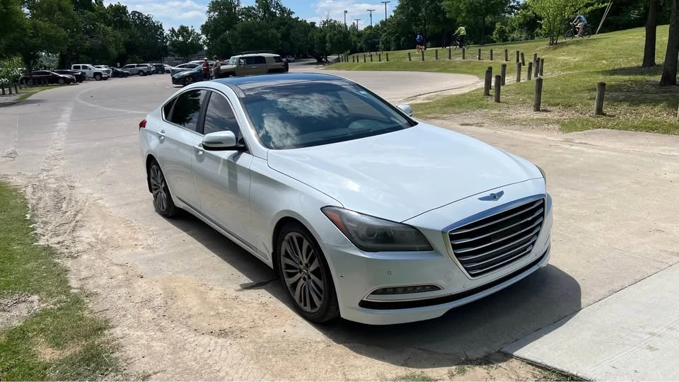 2015 Hyundai Genesis - Image 2 of 11