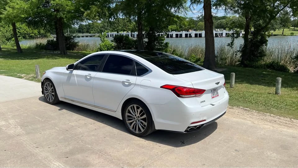 2015 Hyundai Genesis - Image 5 of 11