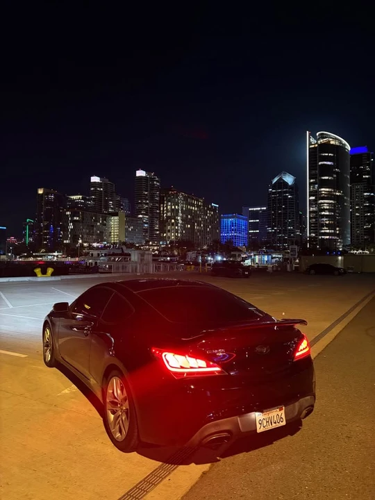 2015 Hyundai Genesis Coupe - Image 2 of 2