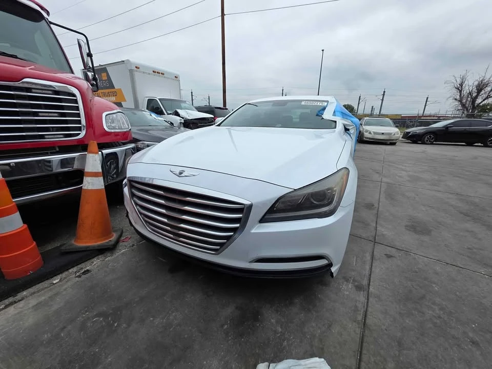 2015 Hyundai Genesis - Image 2 of 6
