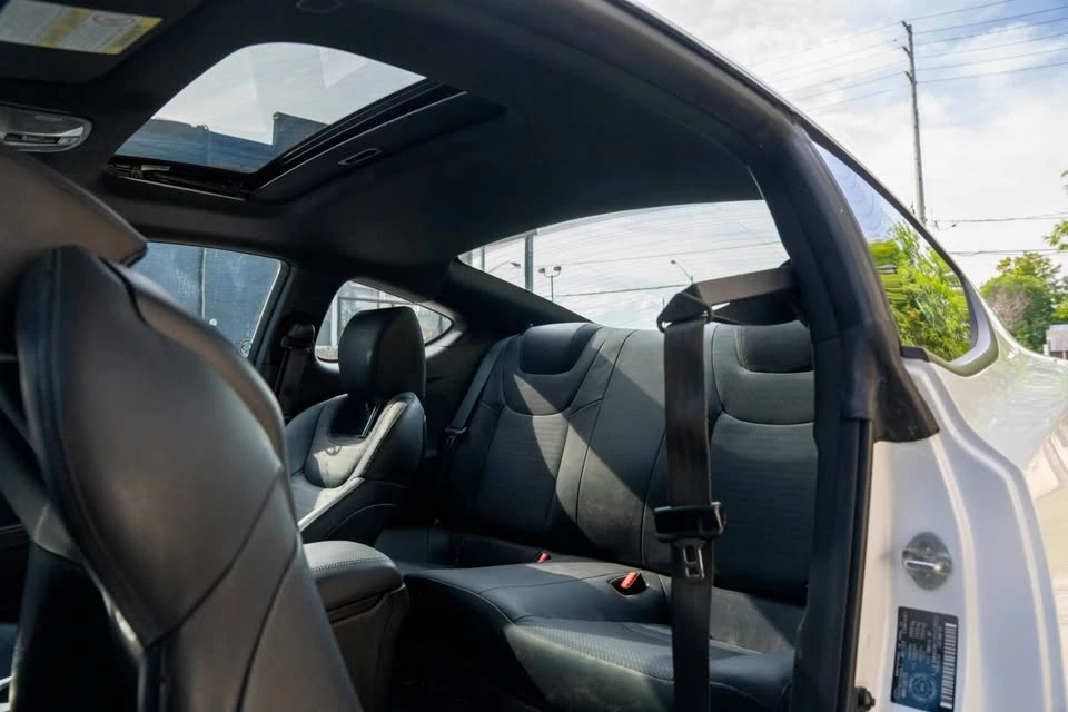 2015 Hyundai Genesis Coupe - Image 14 of 18