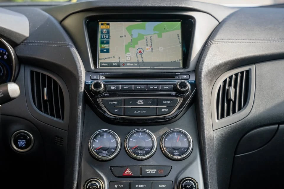 2015 Hyundai Genesis Coupe - Image 17 of 18