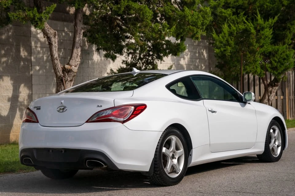 2015 Hyundai Genesis Coupe - Image 5 of 18