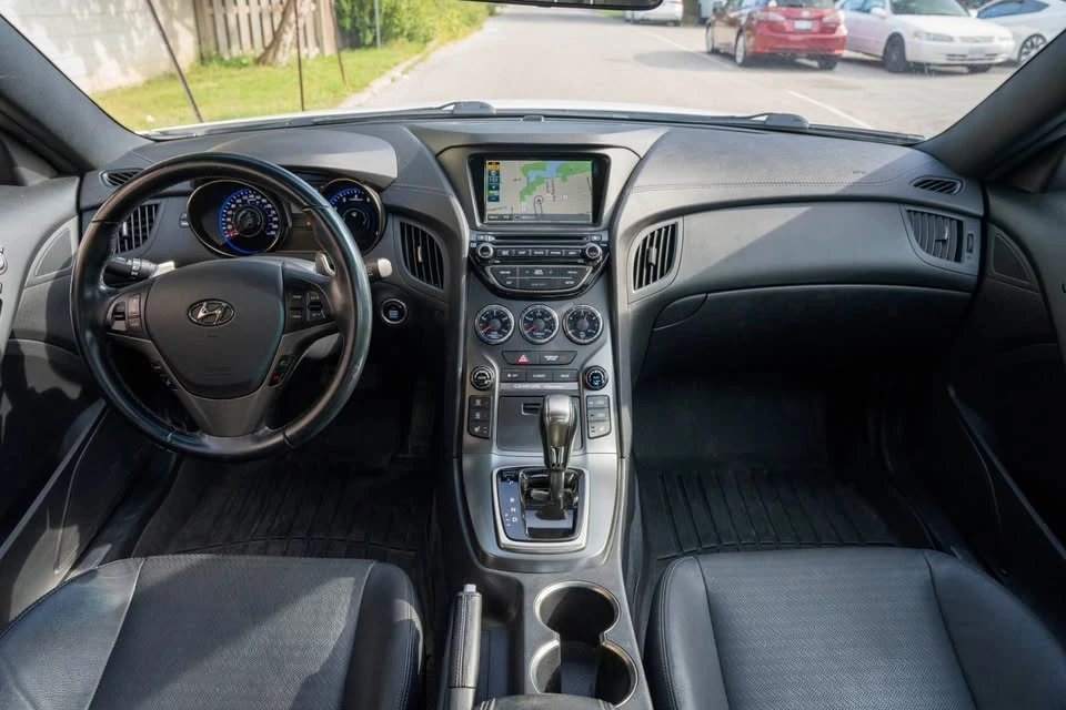2015 Hyundai Genesis Coupe - Image 15 of 18